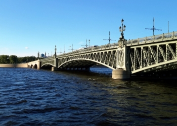 водные прогулки и экскурсии в Петербурге, по рекам и каналам