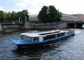 водные прогулки и экскурсии в Петербурге, по рекам и каналам