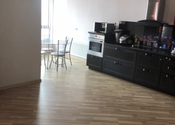 2-к квартира, 78 м2, 4/10 эт.