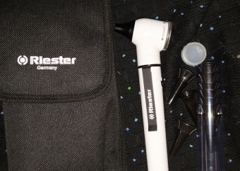 Отоскоп Riester е-scope, прямое освещение, XL 2,5 В, белый в чехле