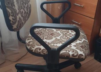 Офисное кресло