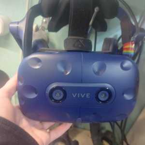HTC Vive Pro  .