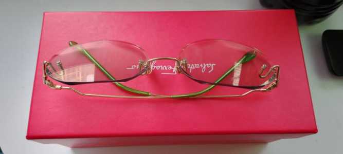 Очки солнцезащитные