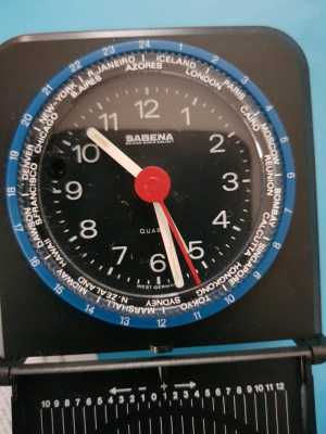 Часы-будильник.