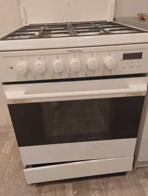 Продам газовую плиту