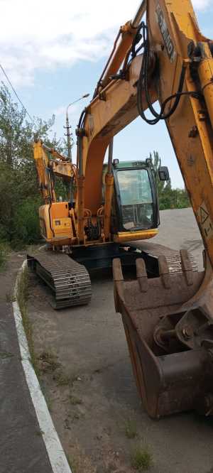Продам 2 экскаватора гусеничного JCB220