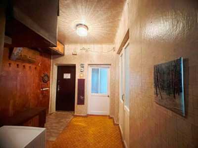 Продам Центр Бердянск 3-к квартира, 60 м2, 2/2 эт.