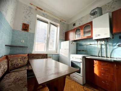 Продам Центр Бердянск 3-к квартира, 60 м2, 2/2 эт.
