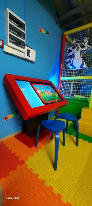 Интерактивный стол Project Touch 43".
