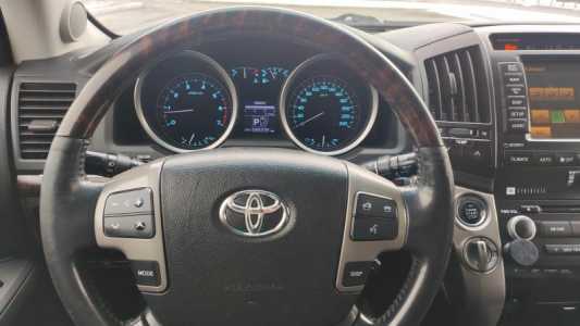 Toyota Land Cruiser, 2011