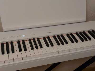Продам YAMAHA P-225WH