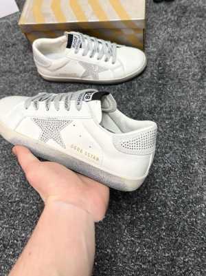 ���� Golden Goose