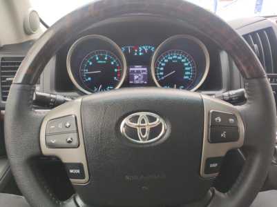 Toyota Land Cruiser, 2011