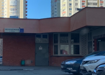 Продам машиноместо на охраняемой парковке
