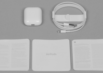 Беспроводные наушники Apple AirPods