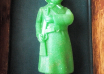 Игрушечный солдатик