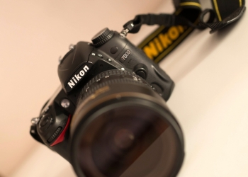 Продам Nikon D7000 + 17-55mm f/2.8G ED-IF AF-S DX Zoom-Nikkor за пол цены