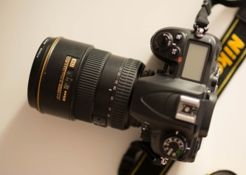 Продам Nikon D7000 + 17-55mm f/2.8G ED-IF AF-S DX Zoom-Nikkor за пол цены