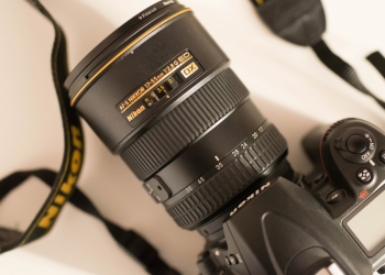 Продам Nikon D7000 + 17-55mm f/2.8G ED-IF AF-S DX Zoom-Nikkor за пол цены