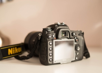 Продам Nikon D7000 + 17-55mm f/2.8G ED-IF AF-S DX Zoom-Nikkor за пол цены