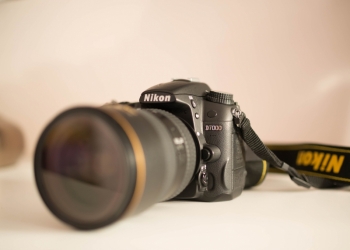 Продам Nikon D7000 + 17-55mm f/2.8G ED-IF AF-S DX Zoom-Nikkor за пол цены