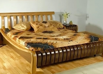 Кровать