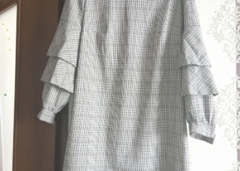 Клетчатое серое платье