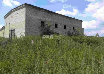 База с тремя зданиями для развития агротуризма или .производства.