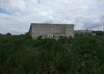 База с тремя зданиями для развития агротуризма или .производства.
