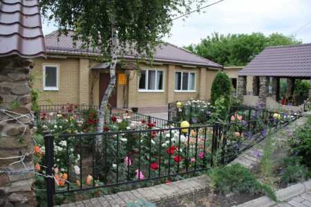 Продается шашлычная Свеча, по адресу: ДНР, г.Зугрэс, ул. Пригородная, 1 А.