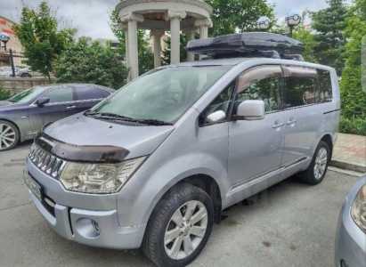 Шикарный минивэн Mitsubishi Delica, 2010