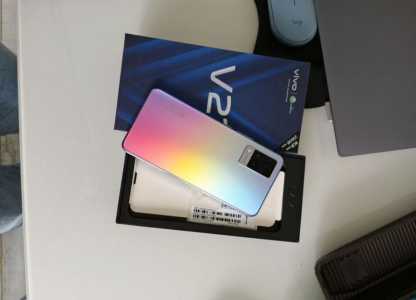 VIVO V21