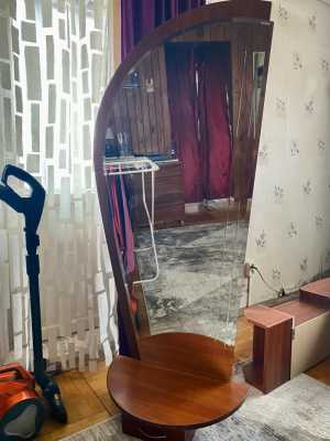 Подвесная полка и зеркало