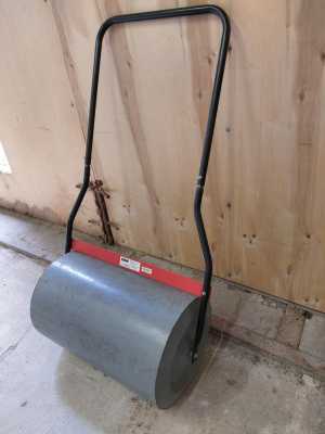 Каток для газона