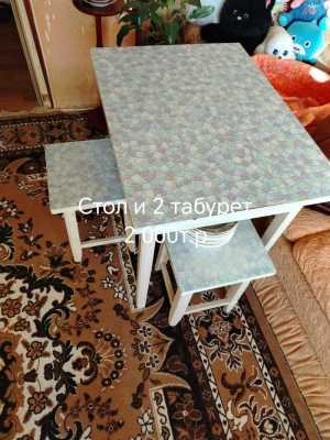 Стол и 2 табурета
