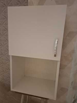 Полка навесная с 1 дверцей