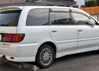 Nissan bassara 2001