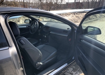 Opel Astra GTC, 2010