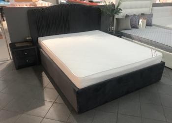 Кровать+ матрас+тумбочки. Прима.