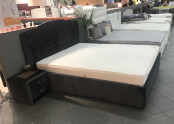 Кровать+ матрас+тумбочки. Прима.
