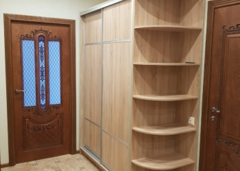 2-к квартира, 65 м2, 2/9 эт. В одной минуте от метро. После ремонта.