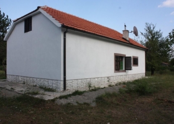 Дом с участком в Черногории