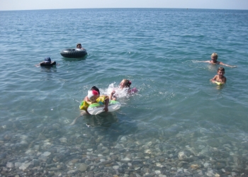 Летний отдых на чистом побережье Черного моря .Комната в 6-к 100 м2, 2/2 эт.