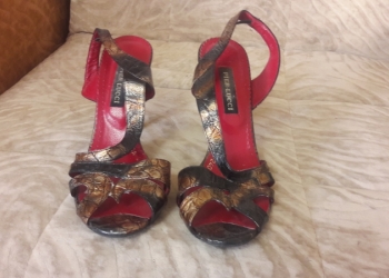 Продаю босоножки