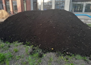 Грунт, щебень.