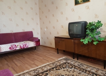 Сдаётся 1-комнатная квартира в тихом центре города.