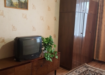 Сдаётся 1-комнатная квартира в тихом центре города.