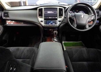 TOYOTA CROWN HYBRID ROYAL SALOON G 4 WD