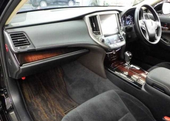 TOYOTA CROWN HYBRID ROYAL SALOON G 4 WD