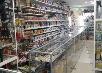 Продавец непродовольственных товаров.